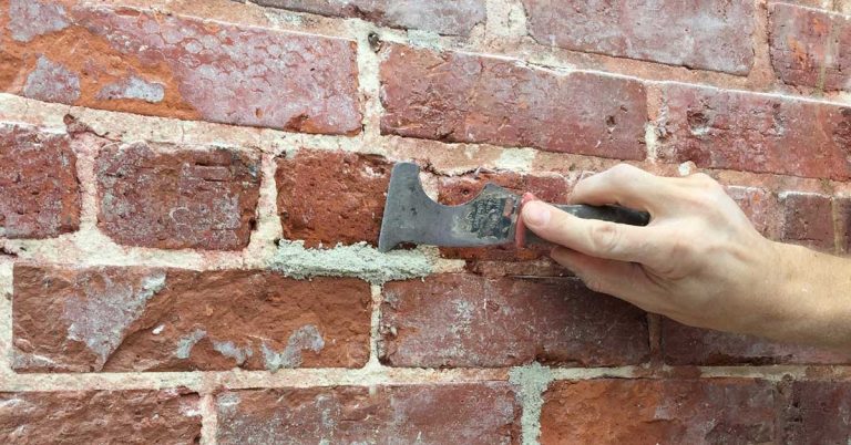 Angle-Grinder-To-Remove-Mortar-from-brick